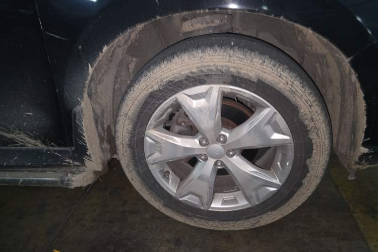 Used Subaru Forester 2013 2.5i Automatic Luxury Edition Right Front Wheel Hub