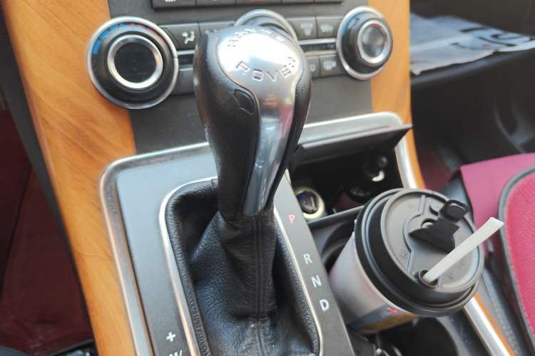 Used Land Rover Range Sport 2010 3.0 TDV6 HSE Diesel Edition Gear Lever