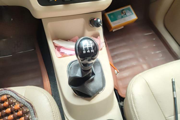 Used Dongfeng Fengon 360 2015 1.5L Manual Comfort II 7-Seater Gear Lever