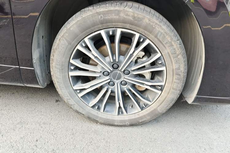 Used FORTHING Xinghai V9 2024 1.5TD 200km Qingyunti Series Premium Version Right Front Wheel Hub