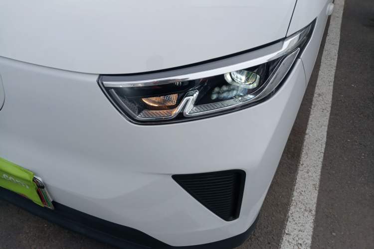 Used Wuling Yangguang 2024 300KM Comfort Version Passenger Van 75kW Left Front Headlight