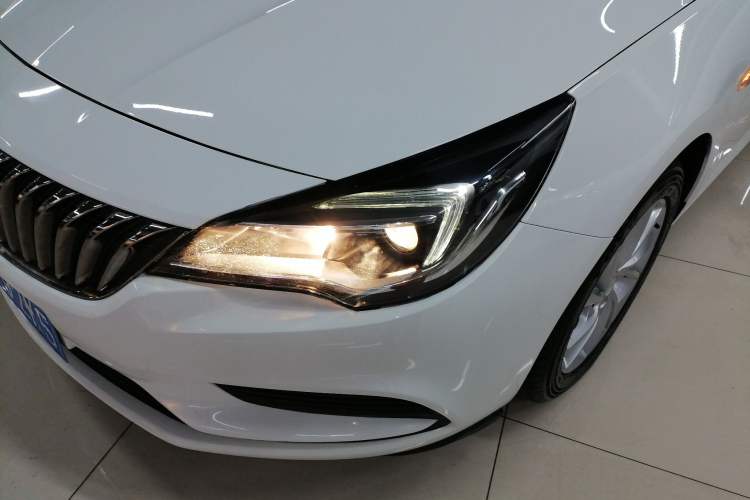 Used Buick Verano 2016 Hatchback 15S Automatic Leading Model Left Front Headlight