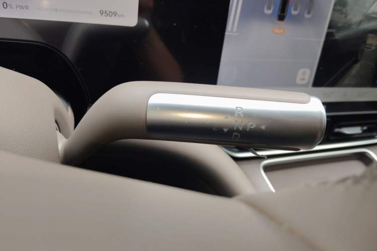 Used Hima AITO M9 2025 Pure Electric Ultra Version 100 kWh 6-Seater Model Gear Lever