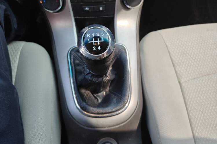 Used Chevrolet Cruze 2015 1.5L Classic SL MT Gear Lever