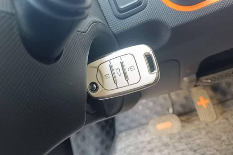 Used Wuling Hongguang MINIEV 2020 Enjoyment Model Lithium Iron Phosphate Vehicle Key