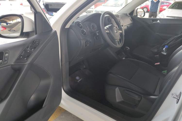 Used Volkswagen Tiguan 2015 1.8TSI Automatic Two-Wheel Drive Trend Edition Driver Seat