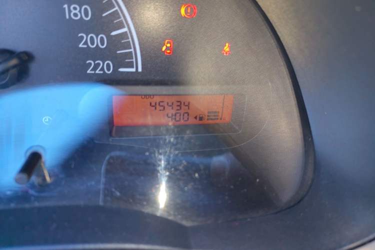 Used Nissan Sunny 2011 1.5XE Manual Comfort Edition Odometer Close Up