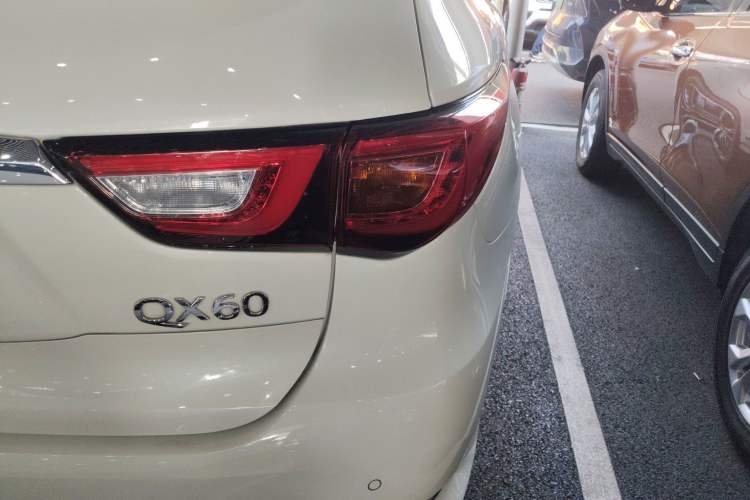 Used Infiniti QX60 2018 2.5 S/C Hybrid Two-Wheel-Drive Excellence Edition China VI Standard Right Rear Taillight