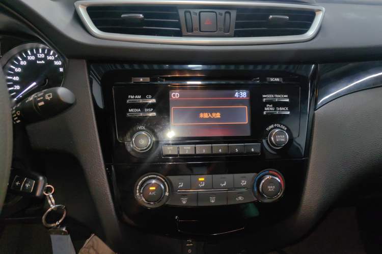 Used Nissan Qashqai 2016 2.0L CVT Elite Edition Audio And AC Panel