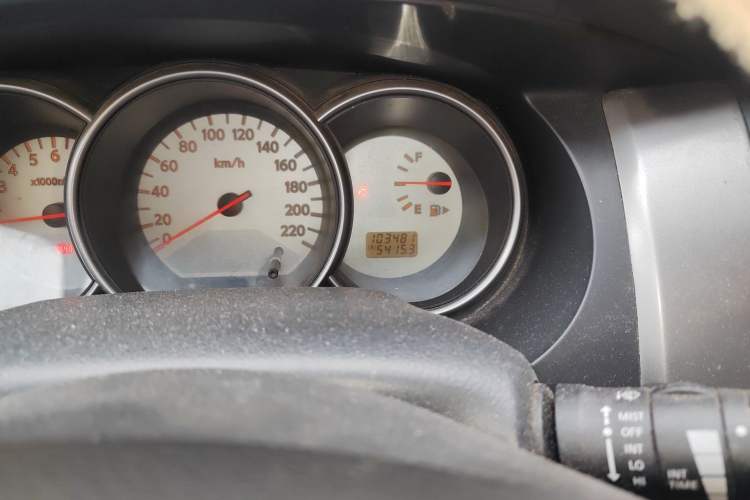 Used Nissan Livina 2010 Jingyue Edition 1.6L Manual All-Around Model Odometer Close Up