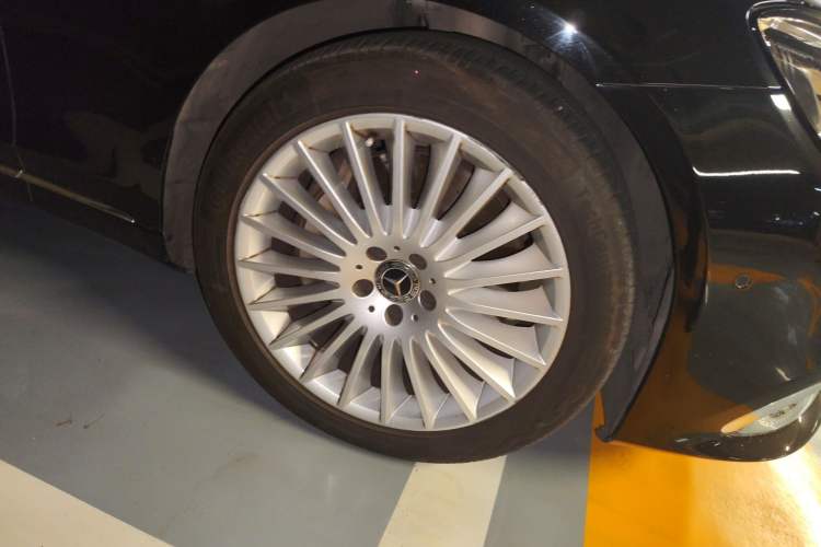 Used Mercedes-Benz Maybach S-Class 2018 S 450 4MATIC Right Front Wheel Hub