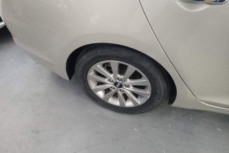 Used Hyundai Mistra 2014 1.8L Automatic Smart GLS Right Rear Wheel Hub