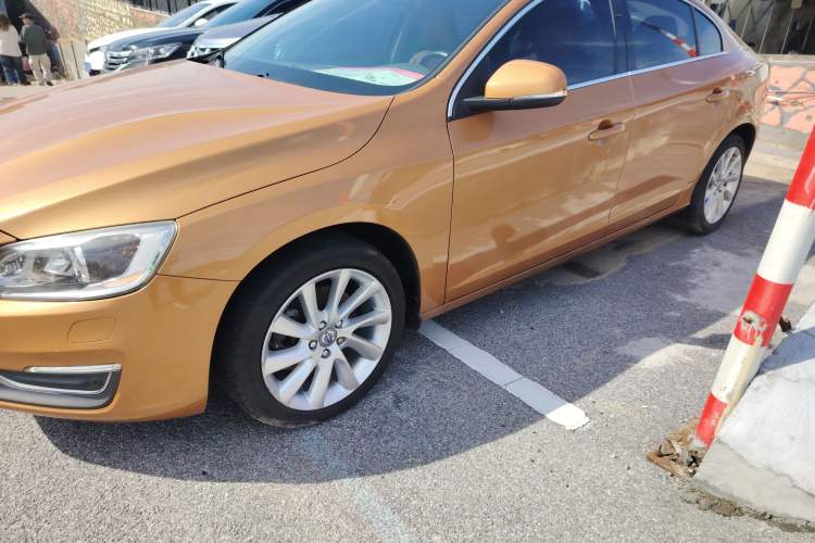 Used Volvo S60 2014 S60L 2.0T Zhiyuan Edition
