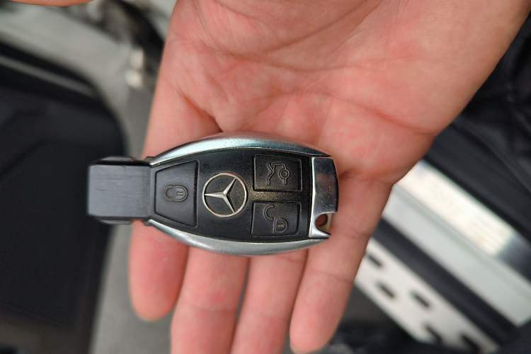 Used Mercedes-Benz GLK-Class 2013 GLK 300 4MATIC Dynamic Sunroof Model Vehicle Key