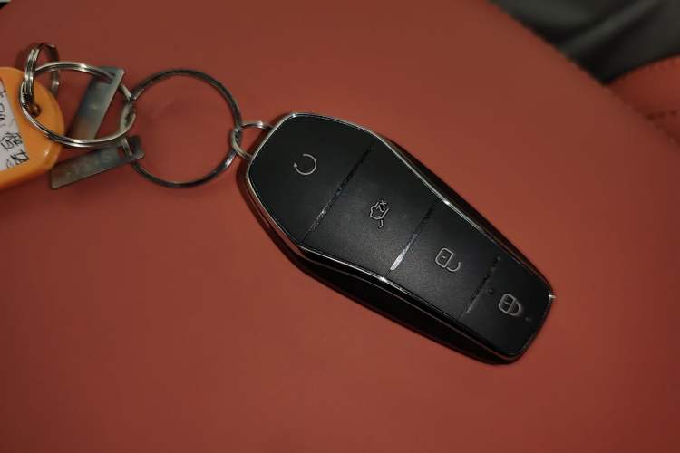 Used BYD Tang New Energy 2025 Model Smart Drive Version DM-i 175KM Prestige Version Interior 1