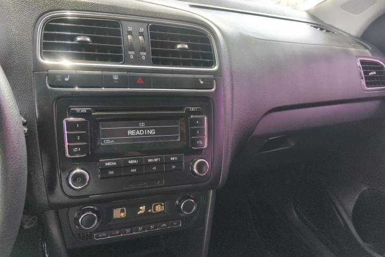 Used Volkswagen Polo 2011 1.4L Manual ZhiShang Edition