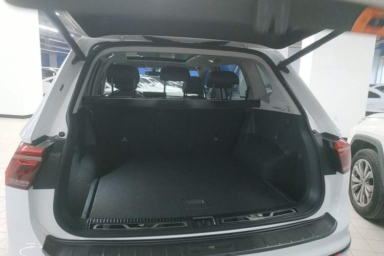 Used Volkswagen Tiguan L 2024 330TSI Automatic Two-Wheel Drive R-Line Enhanced Edition Trunk