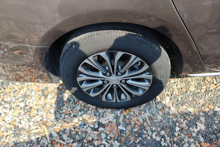 Used Buick GL8 2023 Land Executive Class Comfort Model