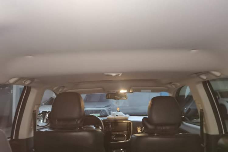 Used Mitsubishi Outlander 2019 2.4L 4x4 Zhi Xiang Edition 5 Seats China V Emission Standard
