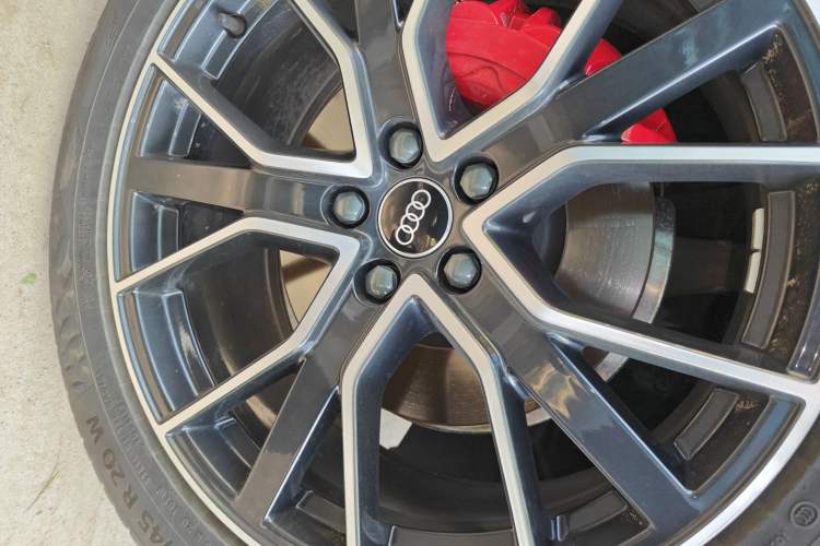 Used Audi Q5L 2025 quattro 45th Anniversary Edition 45 TFSI Luxury Dynamic Model Right Front Wheel Hub