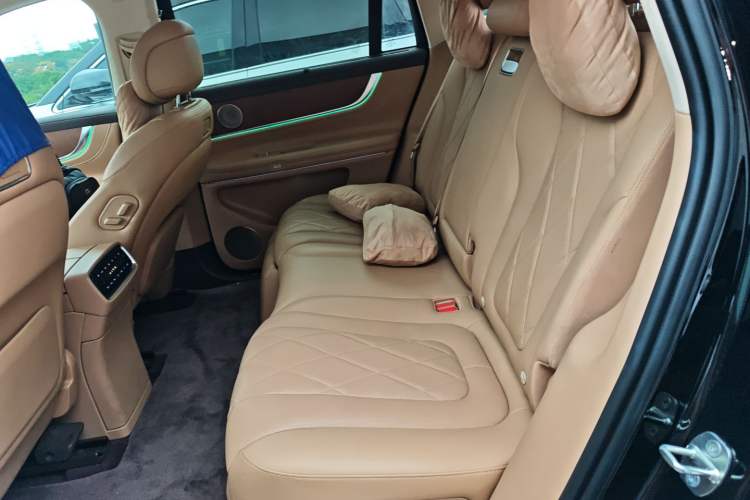 Used Hima AITO M9 2024 Range-Extended Ultra Version 52 kWh 5-Seater Model Left Rear Seat