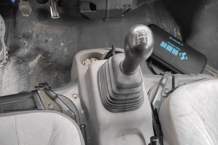 Used CHANGAN KUAYUE V3 2016 1.2L Box-Type Truck DK12-10
