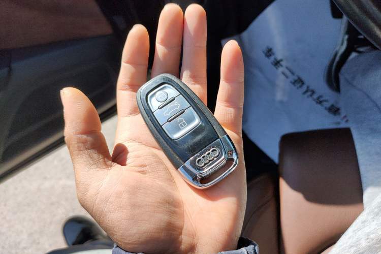 Used Audi A8 2012 A8L 45 TFSI quattro Comfort model Vehicle Key