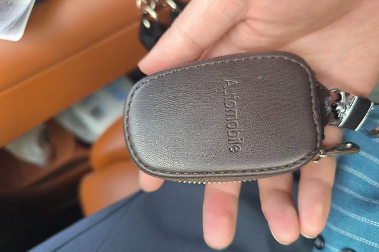 Used Hima AITO M8 2025 Extended-Range Max Version 37 kWh 5-Seater Vehicle Key