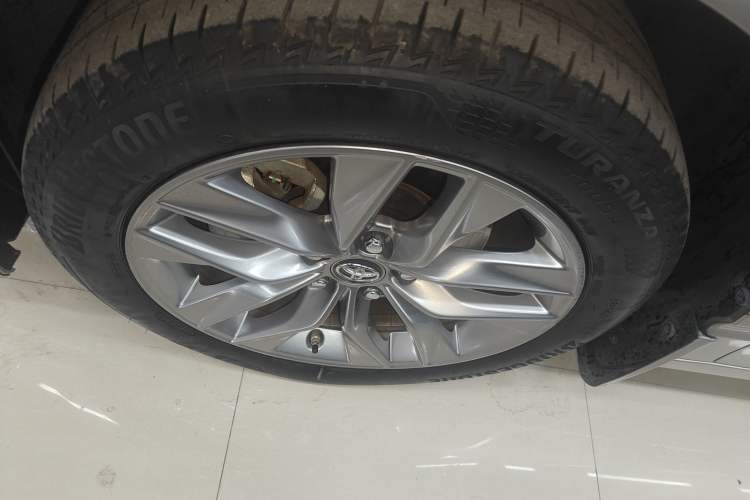 Used Toyota Avalon 2019 Dual-Engine 2.5L Luxury Edition China VI Standard