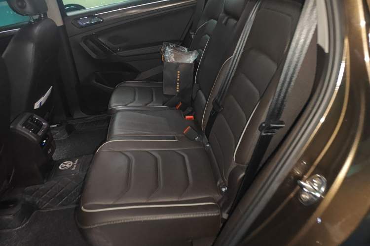 Used Volkswagen Tiguan L 2017 330TSI Automatic Two-Wheel Drive Flagship Edition Left Rear Seat