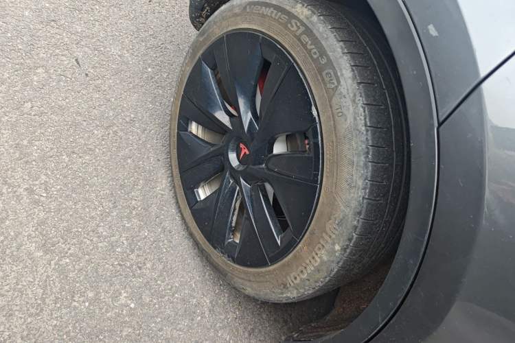 Used Tesla Model Y 2021 Long-Range All-Wheel-Drive Version 3D7