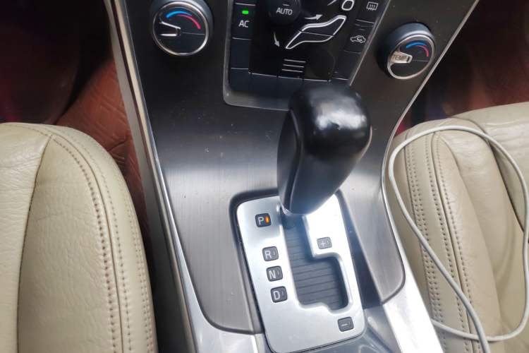 Used Volvo S60 2011 2.0T Comfort Edition Gear Lever