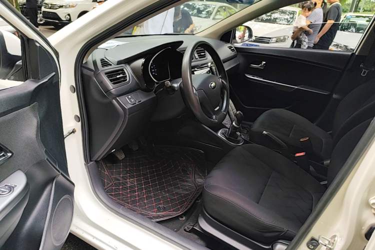 Used Kia K2 2015 Sedan 1.4L MT GLS

