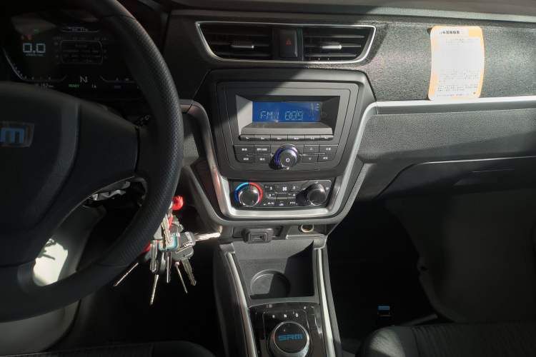 Used SRM Haoyun 2025 Launch Edition Farady 42.3 kWh 305 km 6 seats
