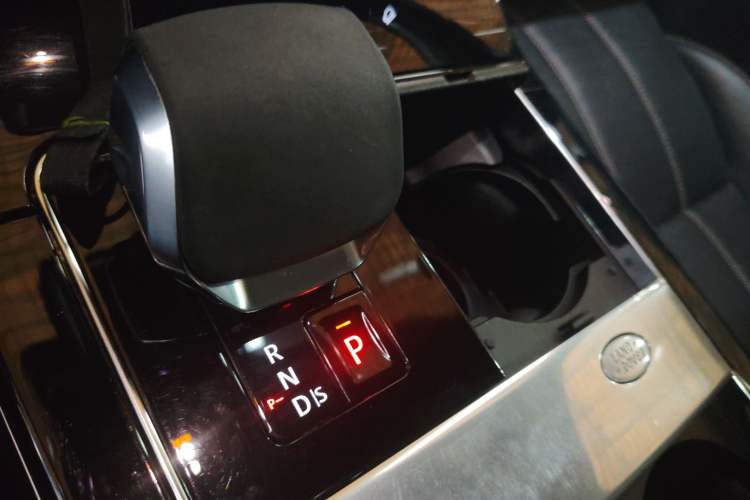 Used Land Rover Range Rover Velar 2022 250 PS Sparkling Heritage Edition
