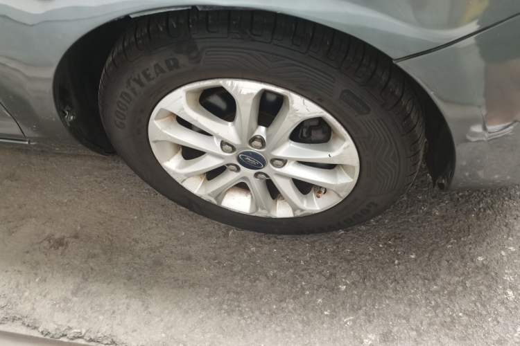 Used Ford Focus 2009 Sedan 1.8L Automatic Fashion Edition