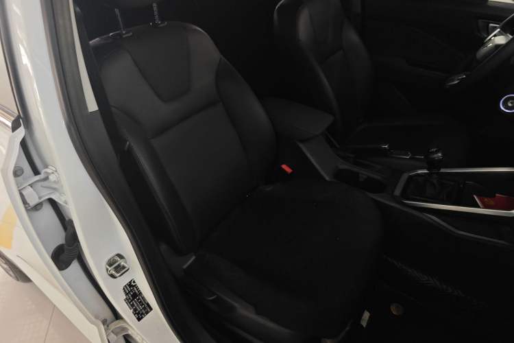 Used Wuling Alvez 2022 1.5L Manual Comfort Version Right Front Seat