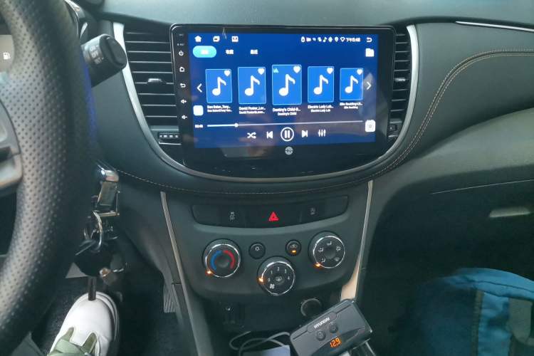 Used Chevrolet Trax 2018 330T Automatic Two-Wheel Drive Elite Model Audio And AC Panel