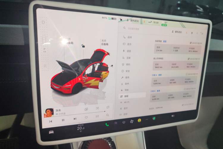 Used Tesla Model Y 2025 Long-Range All-Wheel-Drive Version
