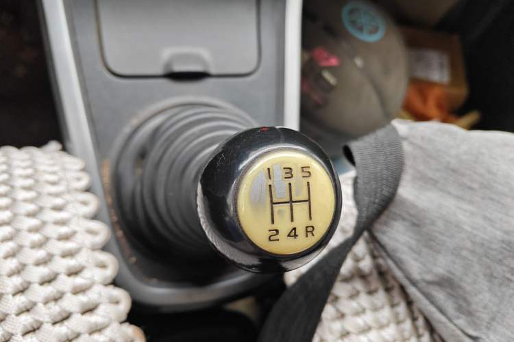 Used Suzuki Wagon R X5 2013 Cruise Edition 1.4L VVT Luxury Model China IV Standard Gear Lever