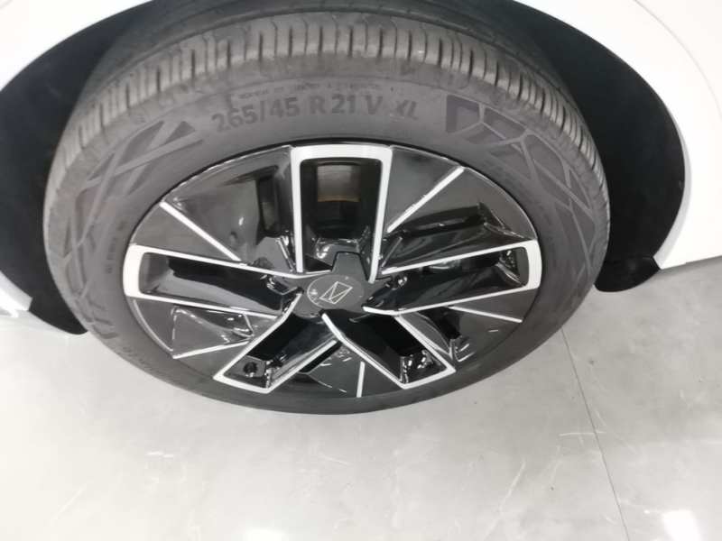 Used Avatr 11 2025 Max All-Electric Four-Wheel Drive — 22