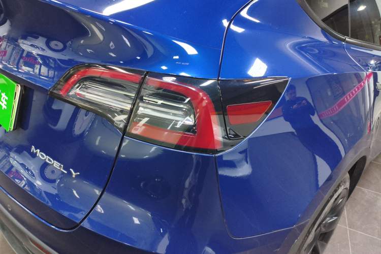 Used Tesla Model Y 2021 Long-Range All-Wheel-Drive Version Right Rear Taillight