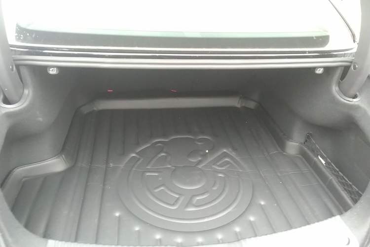 Used Hongqi H5 2024 2.0T Automatic Smart Connect Flagship Edition Trunk