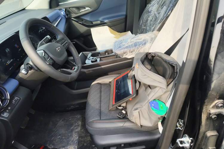 Used Chevrolet Equinox Plus 2024 102km RS Ultimate Edition Left Front Seat