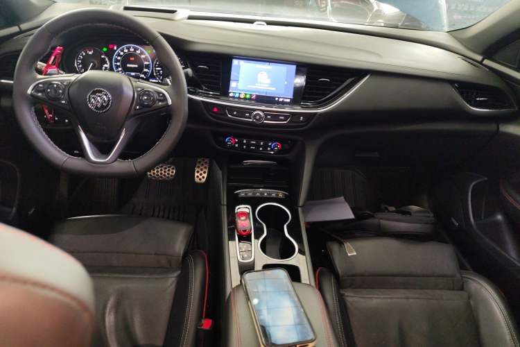 Used Buick Regal 2020 GS 28T Prestige Model Center Console