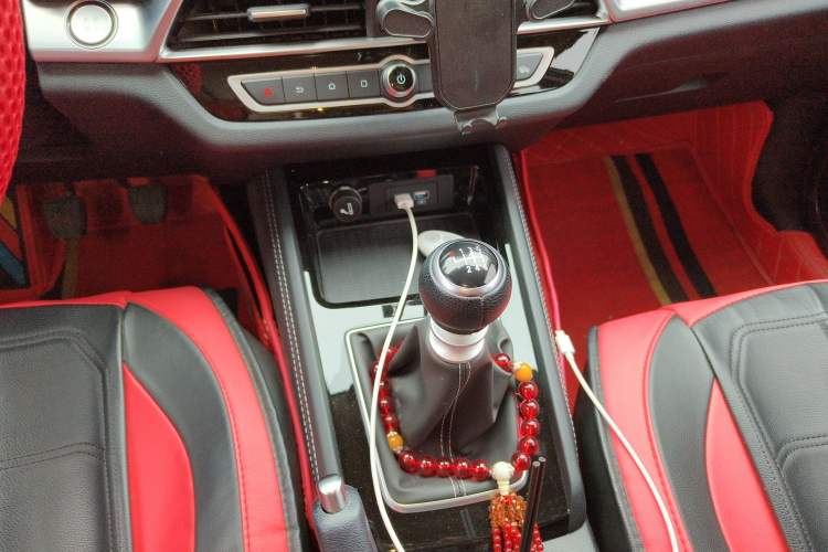 Used BYD Song 2021 Classic Edition 1.5T Manual Luxury Model Gear Lever