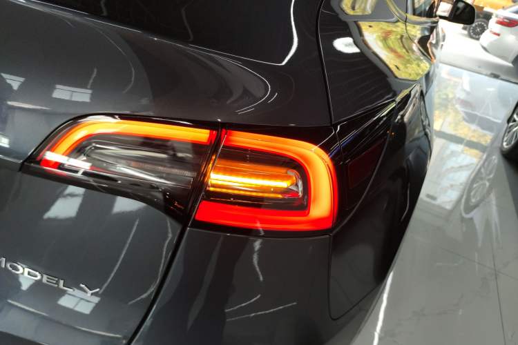 Used Tesla Model Y 2021 Long-Range All-Wheel-Drive Version
