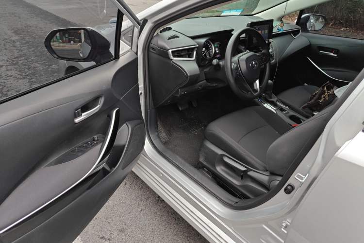 Used Toyota Corolla 2022 Dual-Motor 1.8L E-CVT Pioneer Edition
