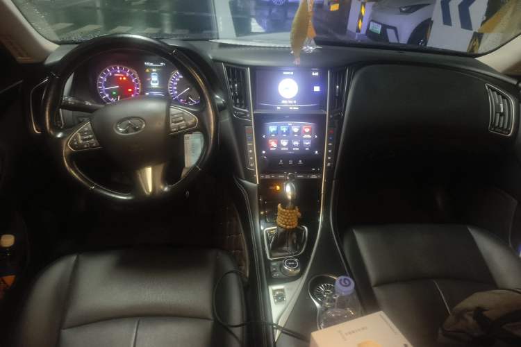 Used Infiniti Q50L 2016 2.0T Comfort Edition Center Console