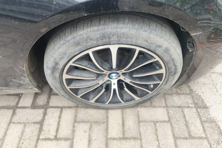 Used BMW 5 Series 2013 525Li Leading Model
